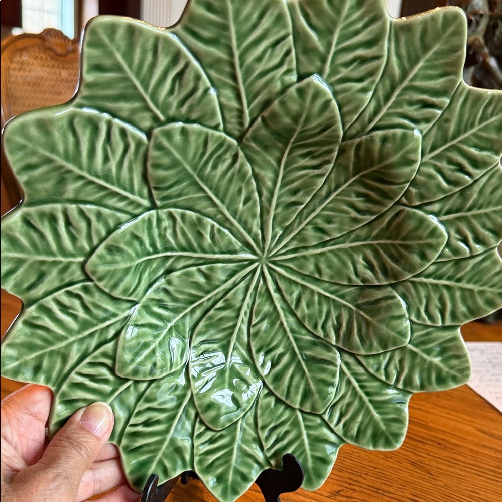 Bordallo Pinheiro Collectible RETIRED Lemon leaf ScallopedPattern Mint Condition